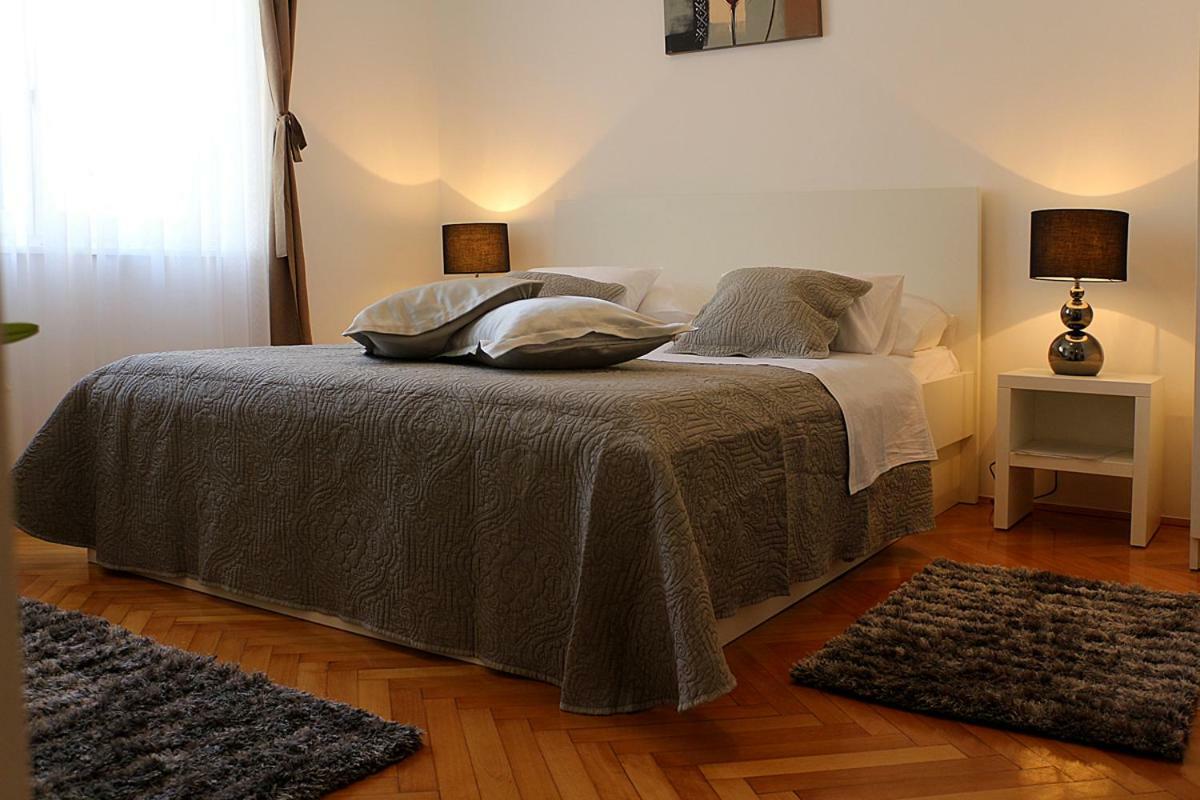 Downtown Main Street Apartman