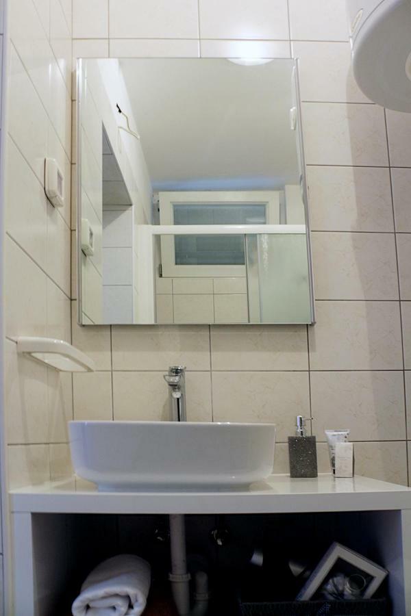 Downtown Main Street Apartman *