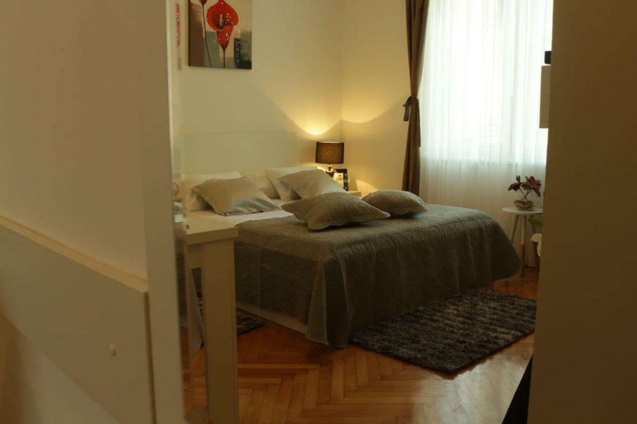 Downtown Main Street Apartman